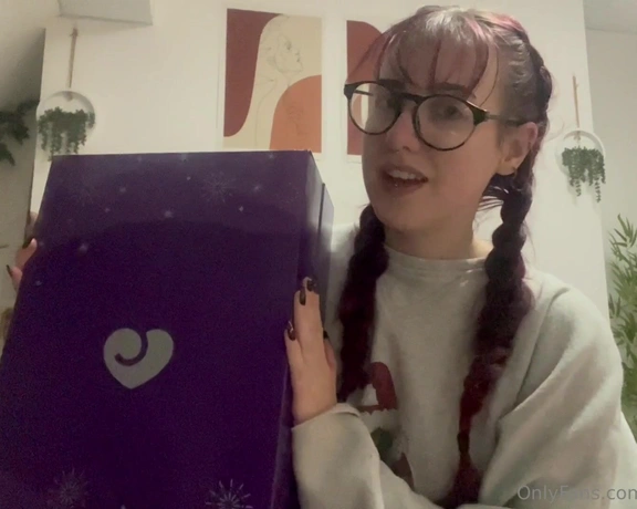 Ivy Fox aka ivyfoxofficial - 12-10-2023 OnlyFans Video - Day 10 of opening my advent calendar who wants to see me use this