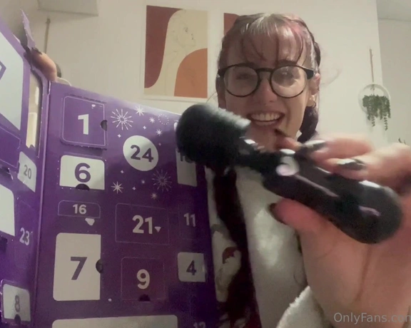 Ivy Fox aka ivyfoxofficial - 12-10-2023 OnlyFans Video - Day 10 of opening my advent calendar who wants to see me use this