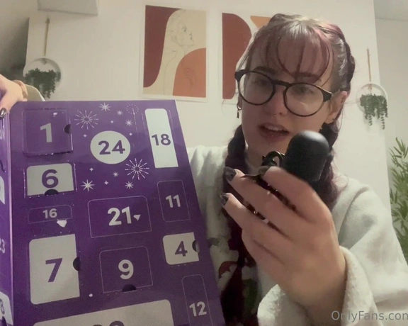 Ivy Fox aka ivyfoxofficial - 12-10-2023 OnlyFans Video - Day 10 of opening my advent calendar who wants to see me use this