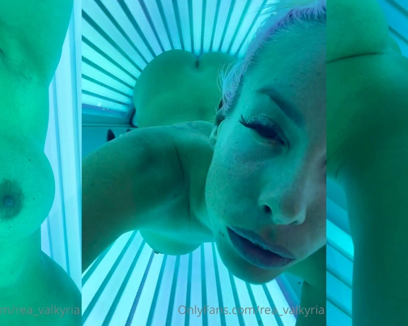 Goddess Rea aka rea_valkyria - 08-17-2023 OnlyFans Video - Night tanning  kiss me sun did