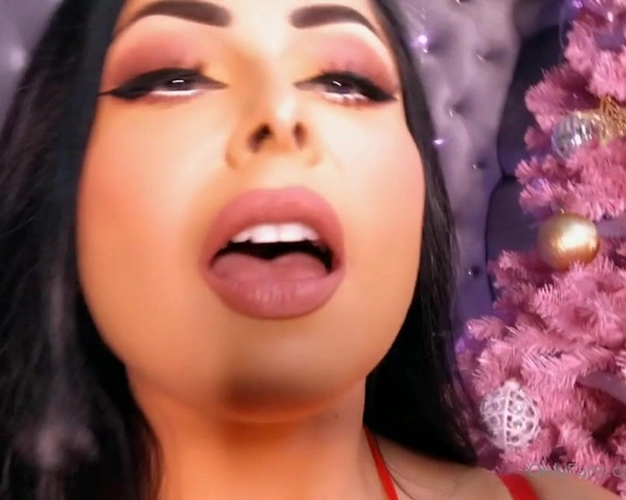 Jasmine Mendez aka laughinglatina - 12-16-2020 OnlyFans Video - You cant resist me Im all you want for Christmas , and seeing me happy is