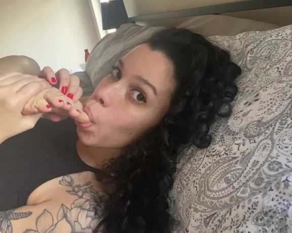 Soldmysole aka soldmysole - 02-01-2021 OnlyFans Video - Was playing around with angles and I love how I look sniffing and worshipping from this