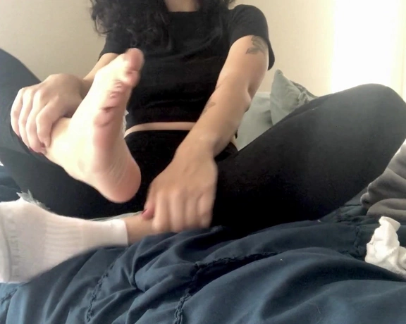 Soldmysole aka soldmysole - 04-23-2020 OnlyFans Video - I bet you wanna smell these toes