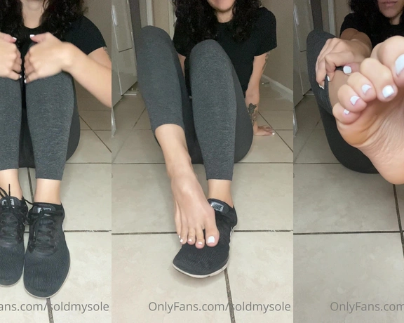 Soldmysole aka soldmysole - 05-10-2020 OnlyFans Video - Dont cum on these smelly soles until I say so