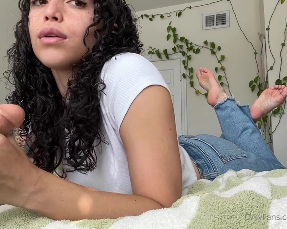 Soldmysole aka soldmysole - 01-20-2025 OnlyFans Video - You know you love the view of my pretty face and soles in the poseespecially while