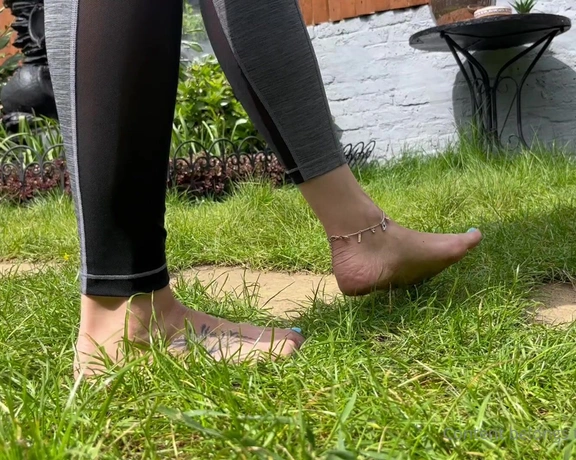 Feetwonders aka feetwonders - 04-22-2022 OnlyFans Video - Exercising