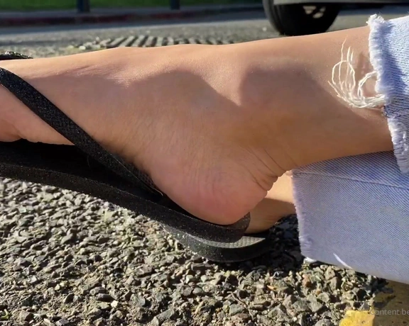 Feetwonders aka feetwonders - 04-11-2020 OnlyFans Video - Close up flip flops