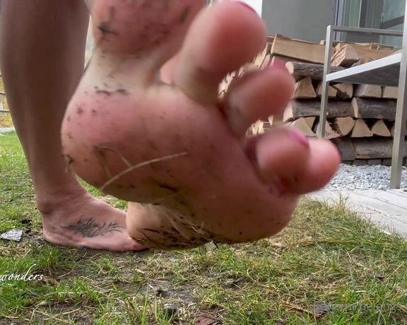 Feetwonders aka feetwonders - 11-22-2022 OnlyFans Video - Its been a while since I filmed muddy feet_ despite the requests  However the setting