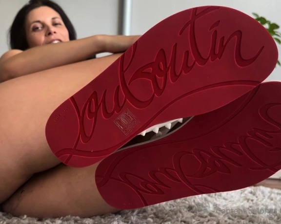 Feetwonders aka feetwonders - 06-18-2023 OnlyFans Video - Louboutin flip flops tease