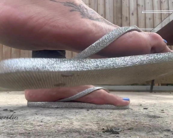 Feetwonders aka feetwonders - 09-05-2024 OnlyFans Video - Very dusty feet and flip flops