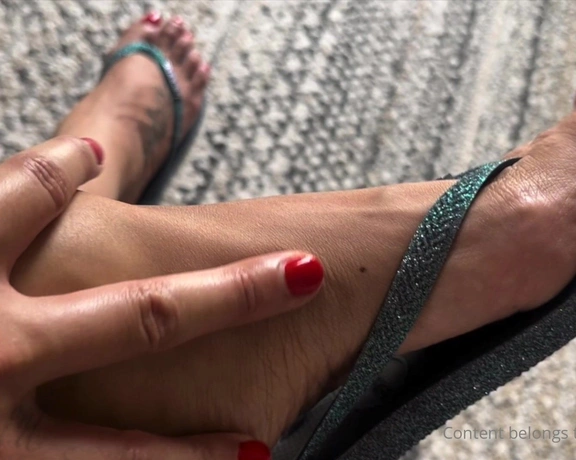 Feetwonders aka feetwonders - 10-12-2023 OnlyFans Video - Fun fact_ when the weather is very warm, my feet get really veiny