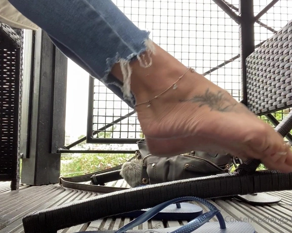 Feetwonders aka feetwonders - 09-05-2020 OnlyFans Video - Flip flop tease