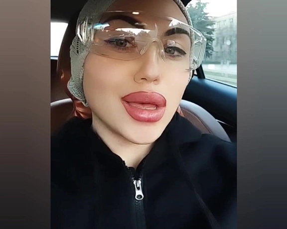 Amazonka aka amazonka - 05-01-2020 OnlyFans Video - Driving outside Moscow when this quarantine end