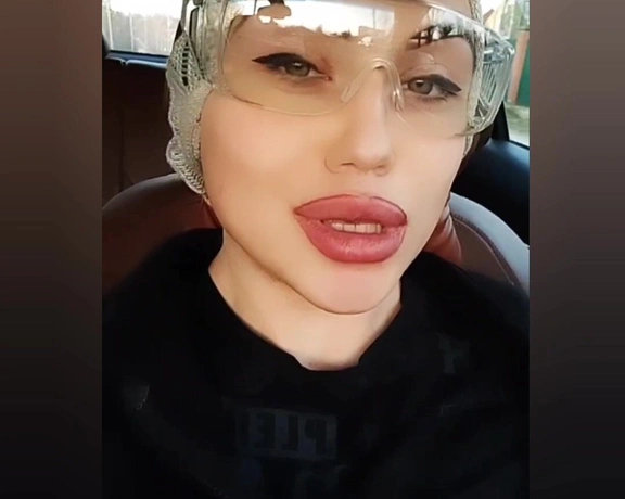 Amazonka aka amazonka - 05-01-2020 OnlyFans Video - Driving outside Moscow when this quarantine end