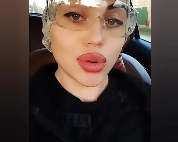 Amazonka aka amazonka - 05-01-2020 OnlyFans Video - Driving outside Moscow when this quarantine end