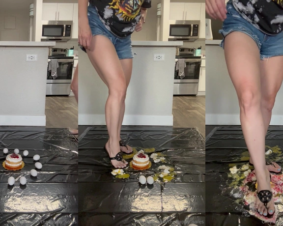 Thehappy_soles aka thehappy_soles - 01-05-2025 OnlyFans Video - For my food loversEnjoy this as I use my Torys to make an egg mat and