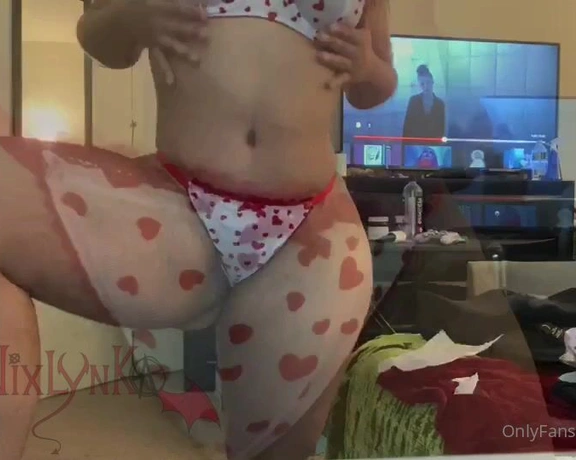 Princess Nixlynka aka nixlynka - 11-14-2020 OnlyFans Video - Watch me try on some new clothes I got I try them on and show off