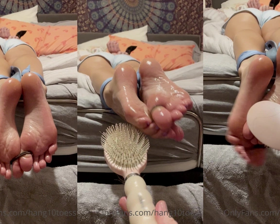 Linzi Little aka hang10toess - 06-25-2022 OnlyFans Video - Being tickled drives me absolutely crazy Watch me squirm while I get teased with a hairbrush