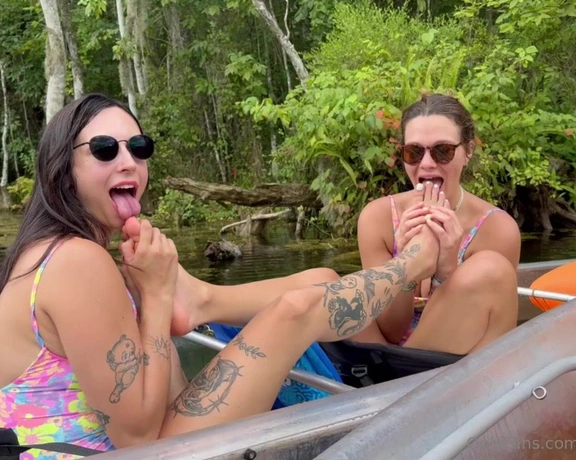 Linzi Little aka hang10toess - 07-19-2024 OnlyFans Video - Here is a video from the collab with me and ashleylottsxo that I thought was something