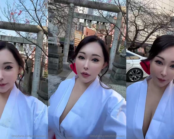 Minami Airi aka minamiairi - 01-21-2025 OnlyFans Video - Good Morning from your friendly neighborhood shrine maiden