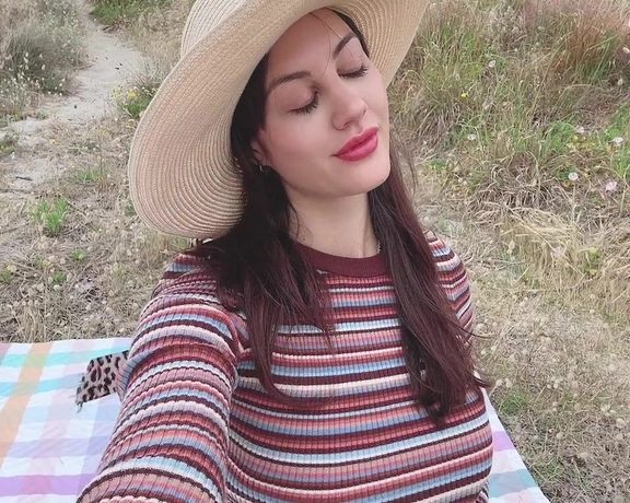 MOMMY BOUJEE aka the_boujeemommy - 12-04-2023 OnlyFans Video - Loving the outdoors recently_xqrv