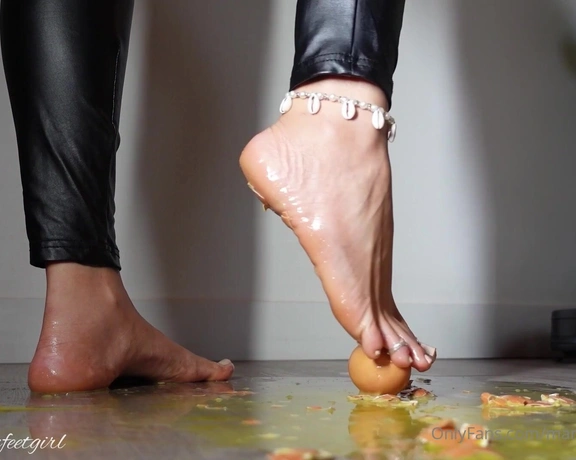 Mariefrenchfeetgirl aka mariefrenchfeetgirl - 12-15-2023 OnlyFans Video - THE EGG DIED VIDEO hehe