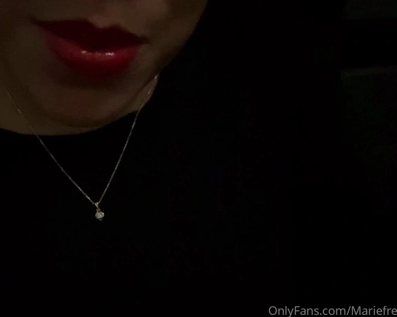 Mariefrenchfeetgirl aka mariefrenchfeetgirl - 05-05-2020 OnlyFans Video - Petite vidéo Joi  Je vous embrasse