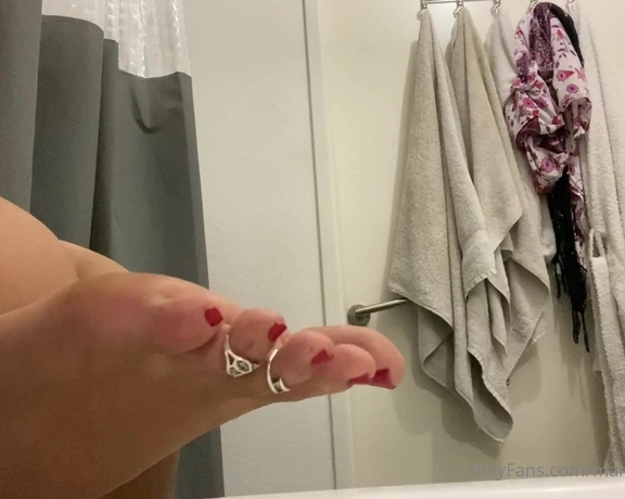 Mariefrenchfeetgirl aka mariefrenchfeetgirl - 08-23-2020 OnlyFans Video - good night  after a night club with friend