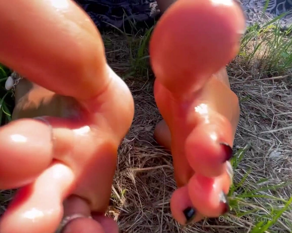 Mariefrenchfeetgirl aka mariefrenchfeetgirl - 06-09-2021 OnlyFans Video - Good morning with toes