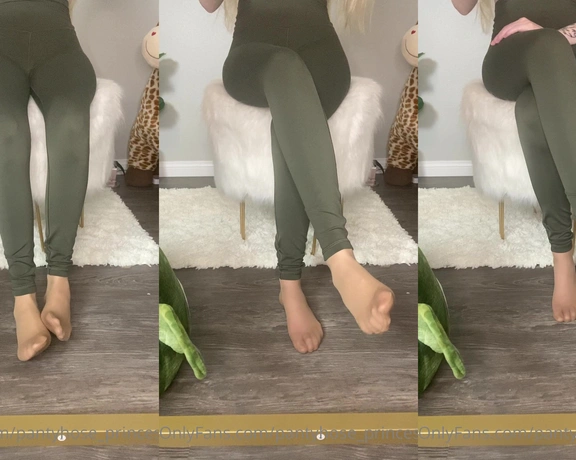 Blonde Amour99 aka pantyhose_princess99 - 08-12-2021 OnlyFans Video - Just enjoying the feeling of my pantyhose feet rubbing together while I check some emails