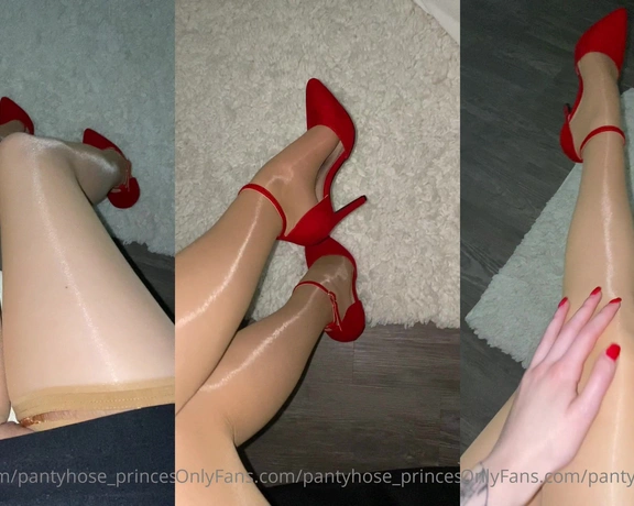 Blonde Amour99 aka pantyhose_princess99 - 11-23-2021 OnlyFans Video - How could you not stare at your teachers legs