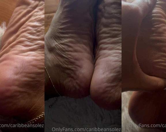 CaribbeanSolez aka caribbeansolez - 06-02-2023 OnlyFans Video - Just waiting in between chatsplaying with my wrinkles