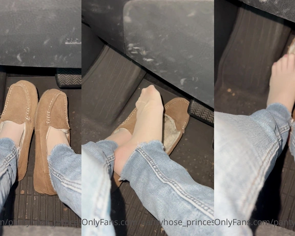 Blonde Amour99 aka pantyhose_princess99 - 12-12-2021 OnlyFans Video - Got some pantyhose under my jeans today Wearing fuzzy slippers with my pantyhose was a good