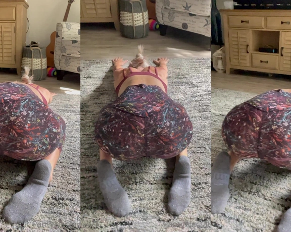 PantyNectar aka pantynectar - 05-23-2022 OnlyFans Video - Monday morning stretch