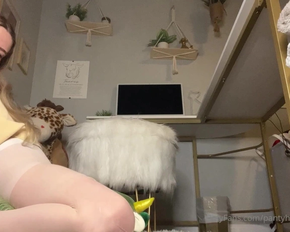 Blonde Amour99 aka pantyhose_princess99 - 03-08-2022 OnlyFans Video - Oops humping your face made my pussy cum a bit Love the feeling of my wetness