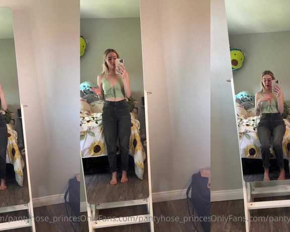 Blonde Amour99 aka pantyhose_princess99 - 03-21-2022 OnlyFans Video - Outfit of the day video Plus a little rant Happy Monday everyone