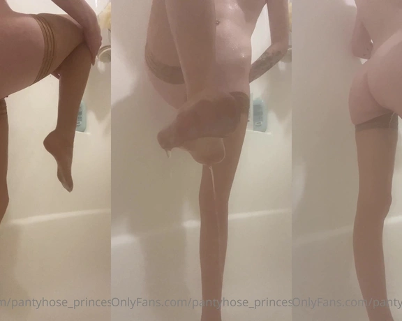 Blonde Amour99 aka pantyhose_princess99 - 04-07-2022 OnlyFans Video - Cleaning these babies