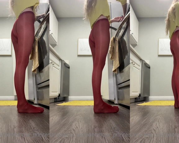 Blonde Amour99 aka pantyhose_princess99 - 04-25-2022 OnlyFans Video - Layered nylon cooking tonight