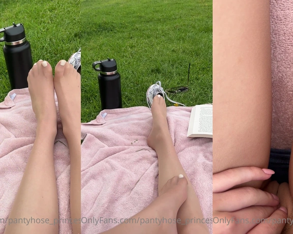 Blonde Amour99 aka pantyhose_princess99 - 05-24-2022 OnlyFans Video - Had to show off my feet amp legs