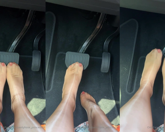 Blonde Amour99 aka pantyhose_princess99 - 04-01-2024 OnlyFans Video - Needed to get in the car to go grab some lunch I like to drive with