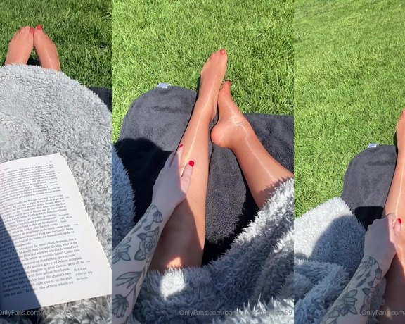 Blonde Amour99 aka pantyhose_princess99 - 04-01-2024 OnlyFans Video - Enjoying the warm sun on my pantyhose today