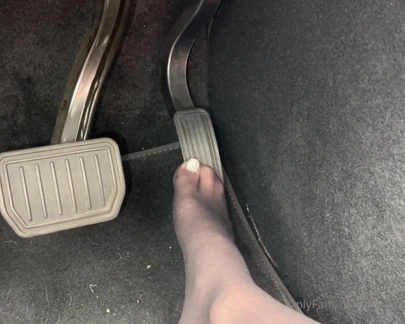 Blonde Amour99 aka pantyhose_princess99 - 05-13-2024 OnlyFans Video - I like to drive barefoot