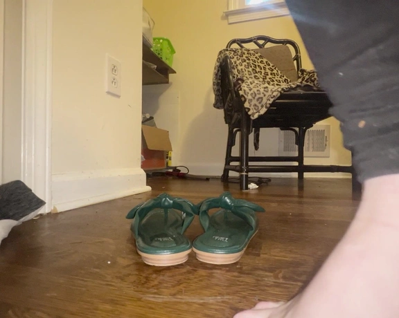 Lotus Feet aka lotussoles - 06-22-2023 OnlyFans Video - httpsonlyfans_b4pz