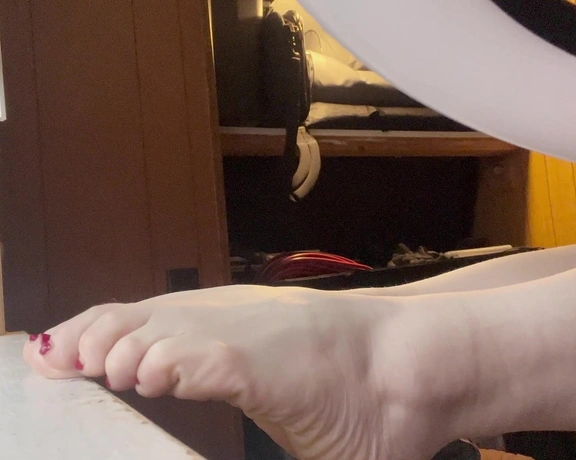 Lotus Feet aka lotussoles - 02-29-2024 OnlyFans Video - Gm  heres a little Sunshine from all the dreary weather yesterday new 254 rainyday window