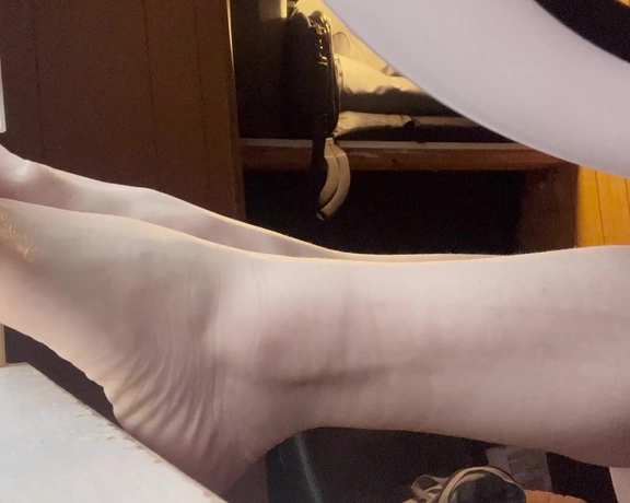 Lotus Feet aka lotussoles - 02-29-2024 OnlyFans Video - Gm  heres a little Sunshine from all the dreary weather yesterday new 254 rainyday window