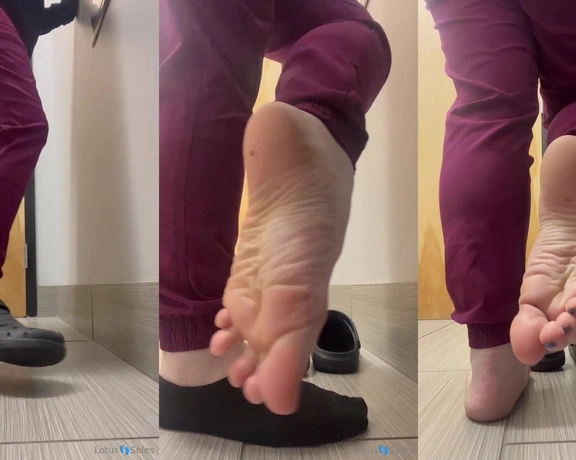 Lotus Feet aka lotussoles - 01-28-2025 OnlyFans Video - Quick peek  mix match socks today