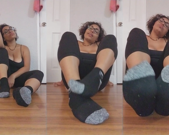 Thickpuertoricansoles aka thickprsoles - 11-21-2019 OnlyFans Video - stupid fucker enjoy getting kicked with my socks on