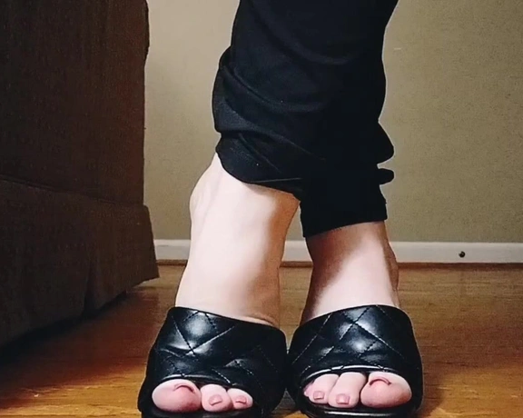 Lotus Feet aka lotussoles - 07-08-2022 OnlyFans Video - Recent custom for my black mules