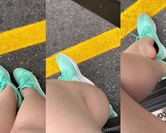 Lotus Feet aka lotussoles - 09-26-2022 OnlyFans Video - quick peak