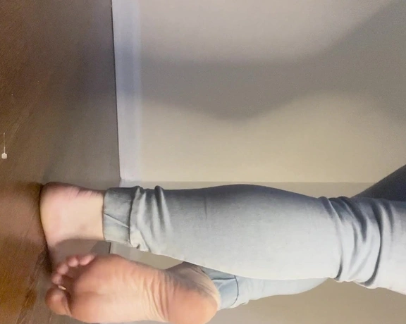 Lotus Feet aka lotussoles - 02-06-2023 OnlyFans Video - 2min tease